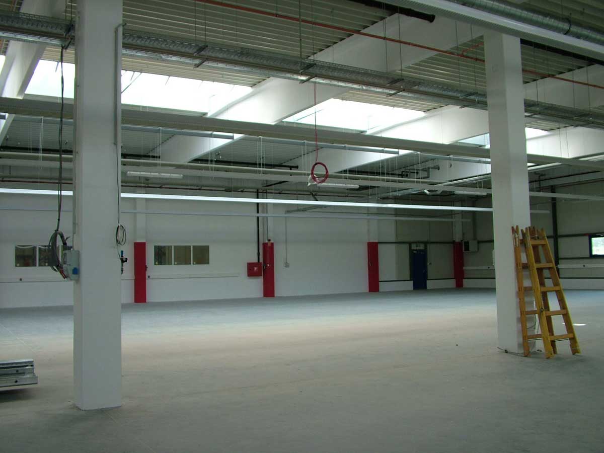 valaszfal-csarnokiroda-belsohaz-01-1