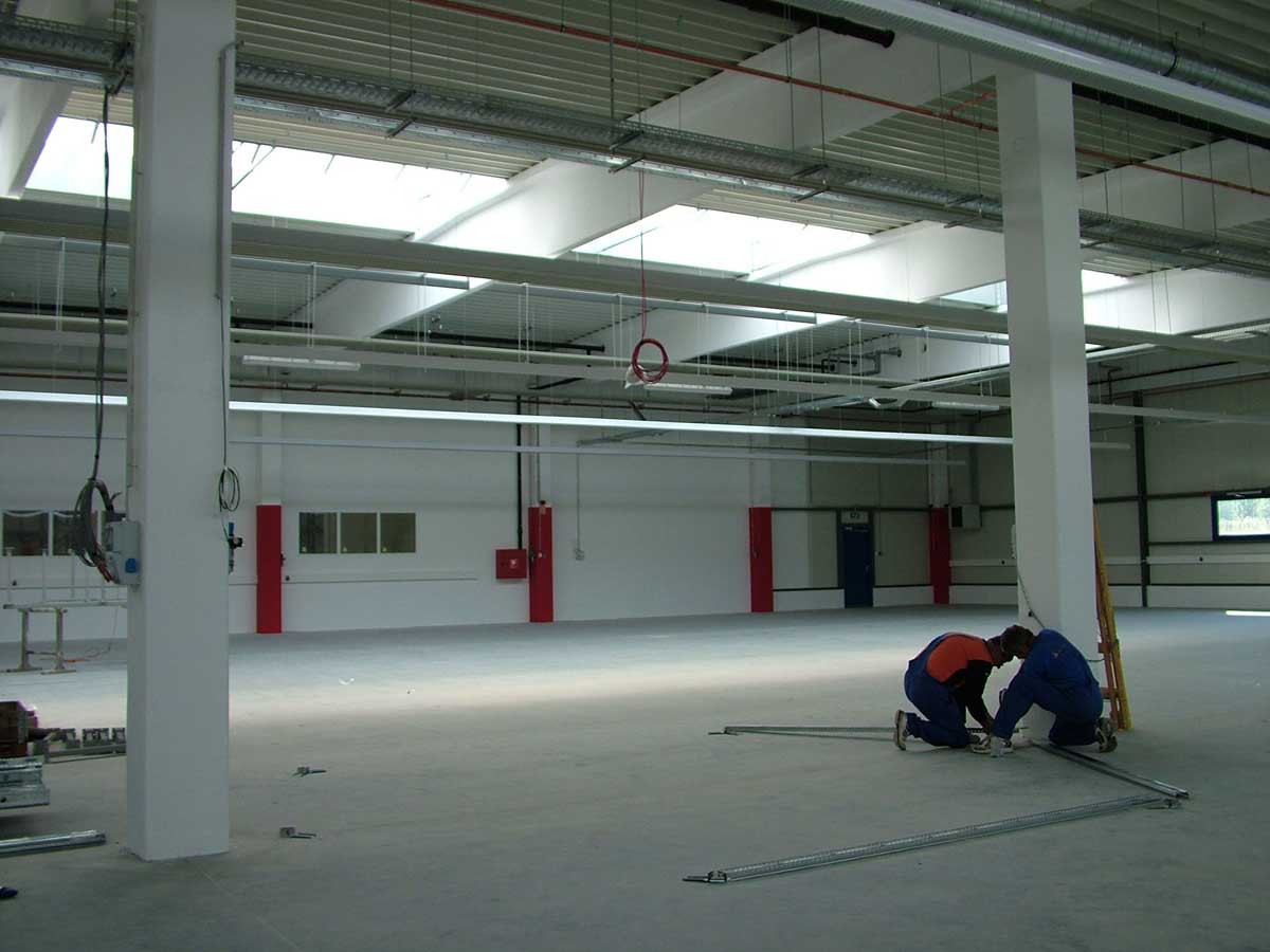 valaszfal-csarnokiroda-belsohaz-04