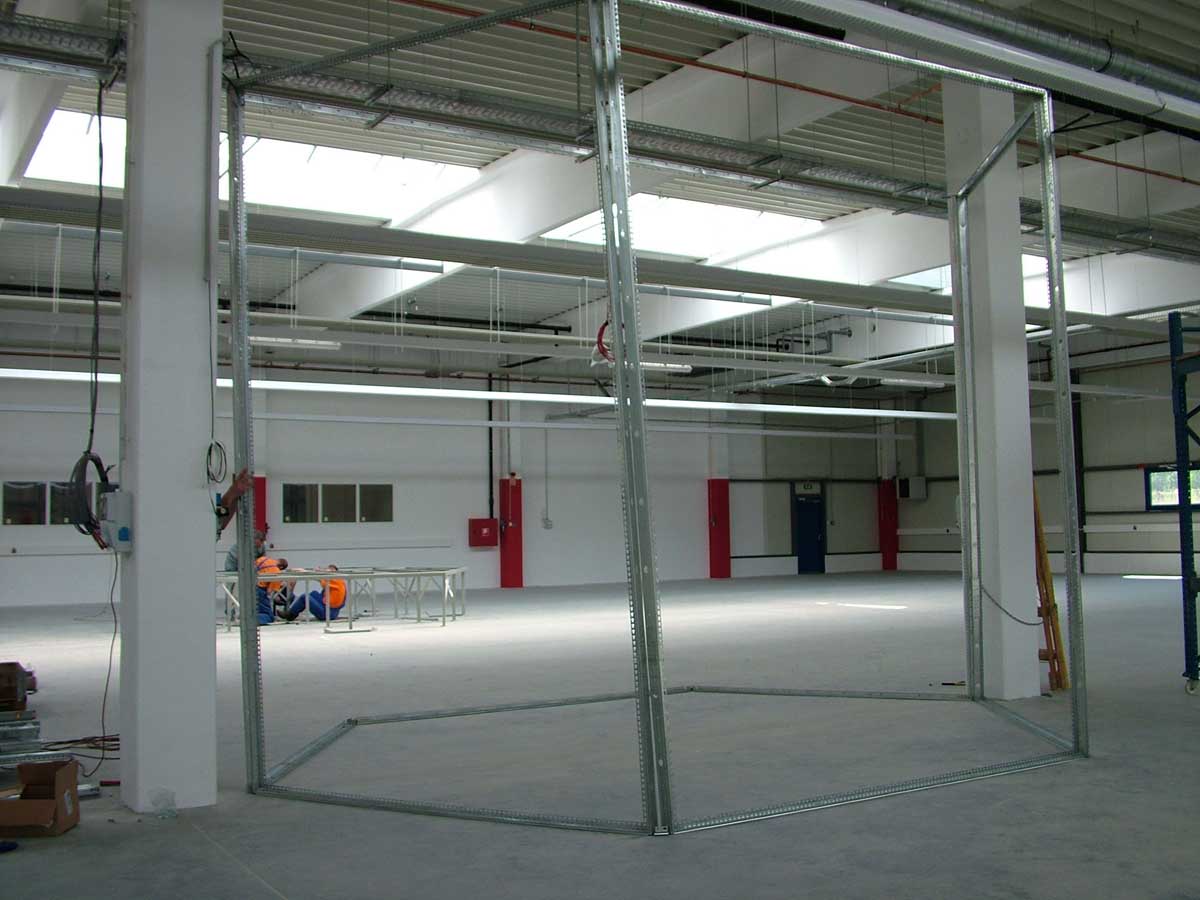 valaszfal-csarnokiroda-belsohaz-07