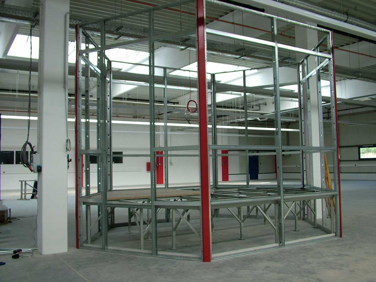 valaszfal-csarnokiroda-belsohaz-13